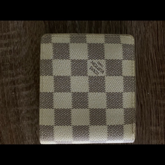 Louis Vuitton Paris men’s wallet - Picture 2 of 5